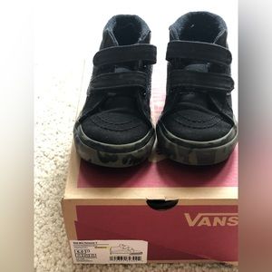 Toddler size 6, Vans Velcro shoe